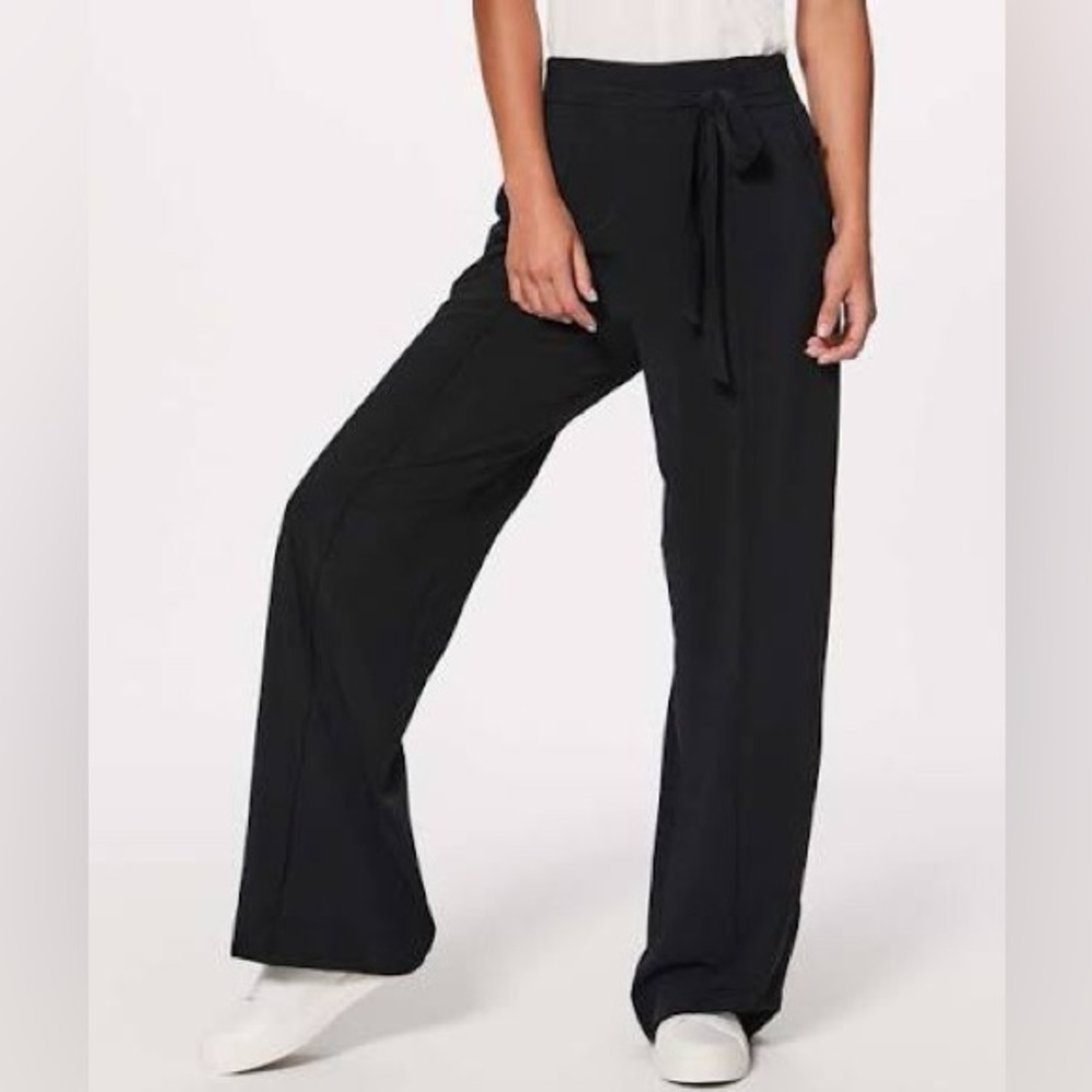 Lululemon Noir Pant Black Size 10 Wide Leg Casual Work Travel Easy Care